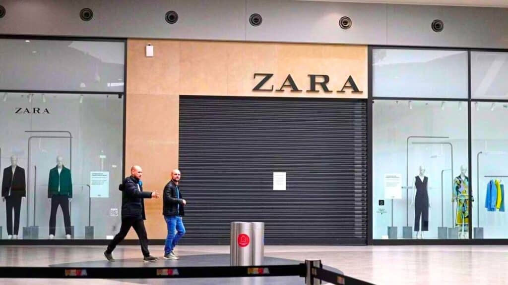 Zara : l'enseigne adorée des français décide de fermer ces boutiques en ...