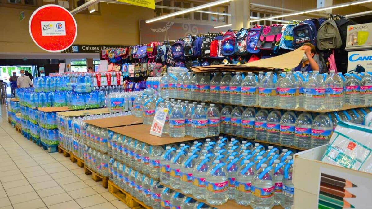 contamination d’eaux en bouteille ces 8 marques épinglées par les autorités, il ne faut pas les consommer